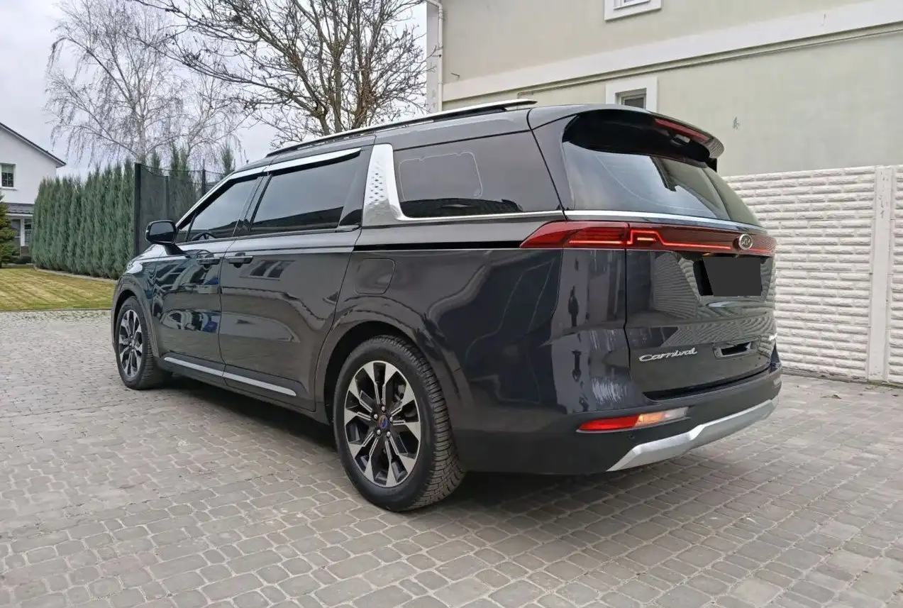Kia Carnival IV поколение 2021 года - Минивэн (Авто) в Казань