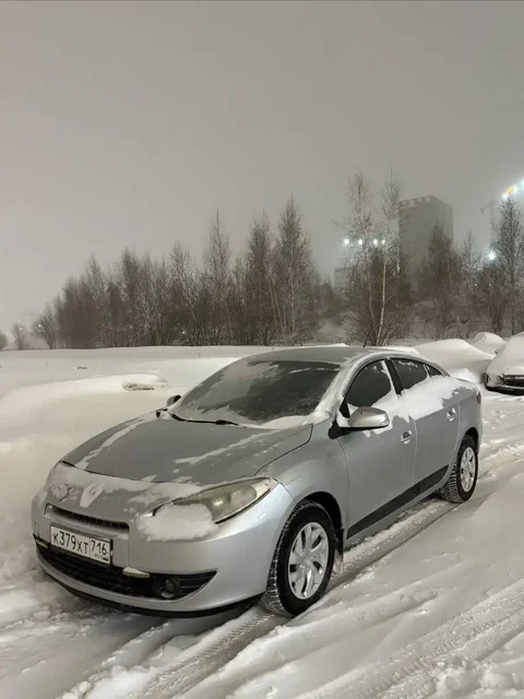 Продам Рено Флюенс 2012 1.6 бензин МТ - Грузовики в Казань