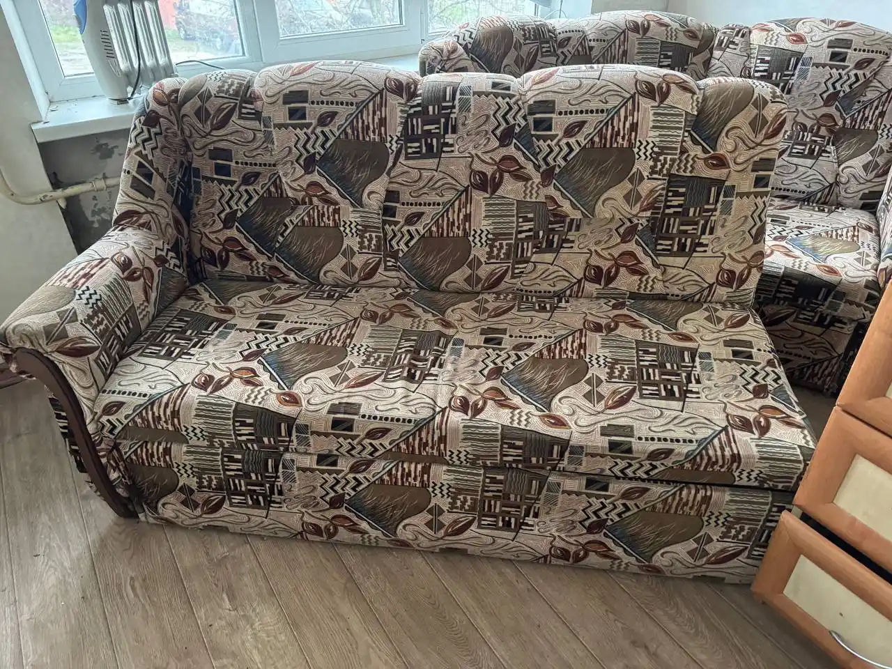 Отдам угловой диван