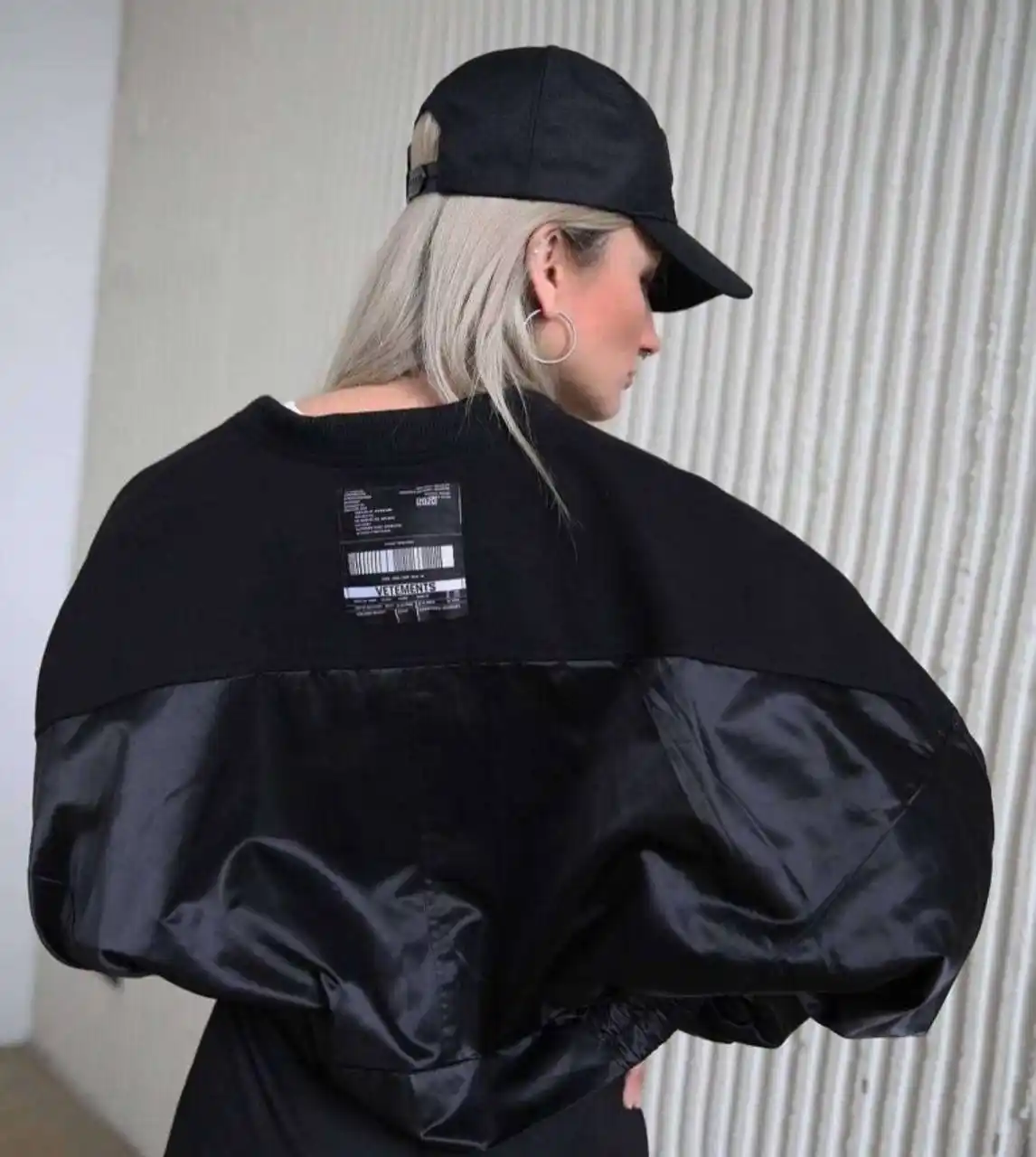 Бомбер серый размер M