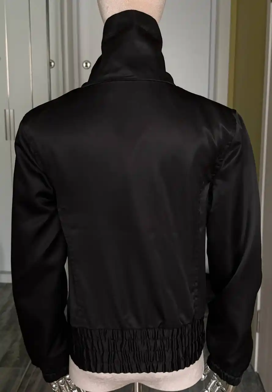 Кардиган Alba Moda и черная куртка