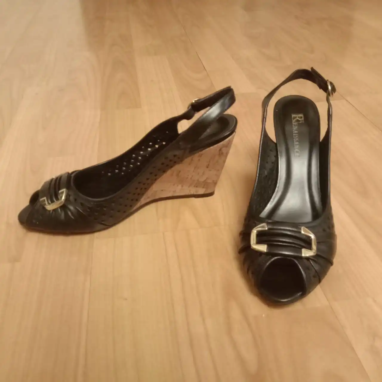 Босоножки черные новые Renaissance