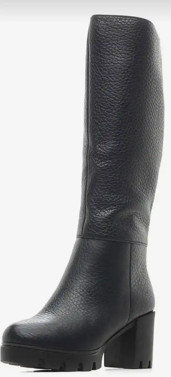 Кожаные сапоги и шапка из норки