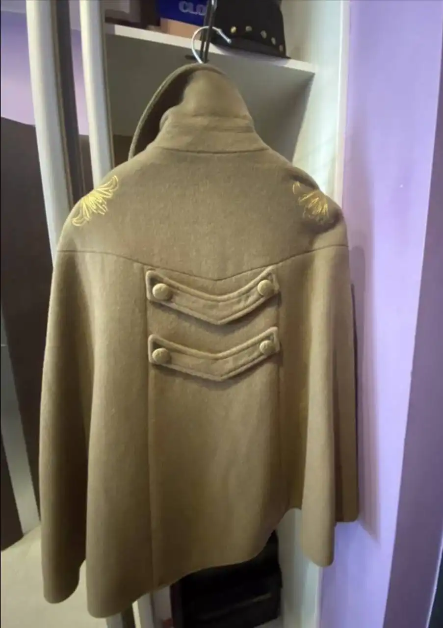 Аристократичное пальто-пончо в стиле накидки, цвет армейский хаки