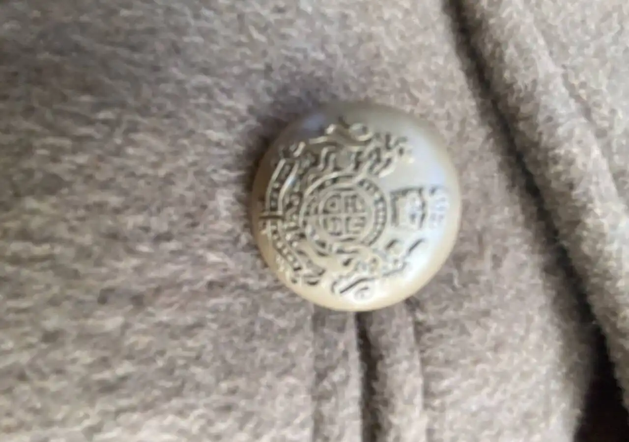 Аристократичное пальто-пончо в стиле накидки, цвет армейский хаки