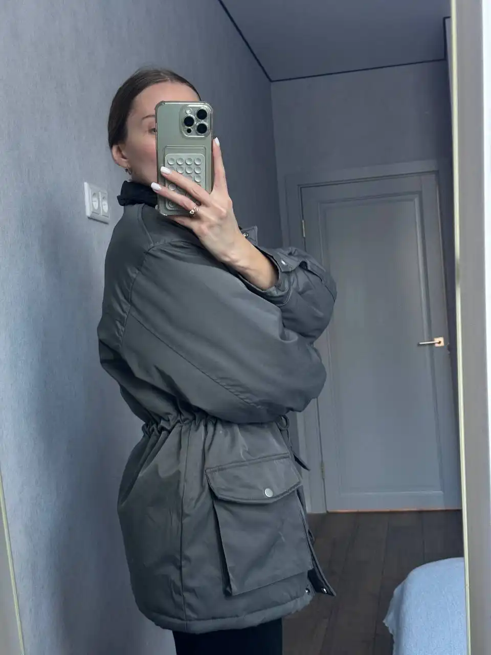 Трендовая женская куртка «рабочего»