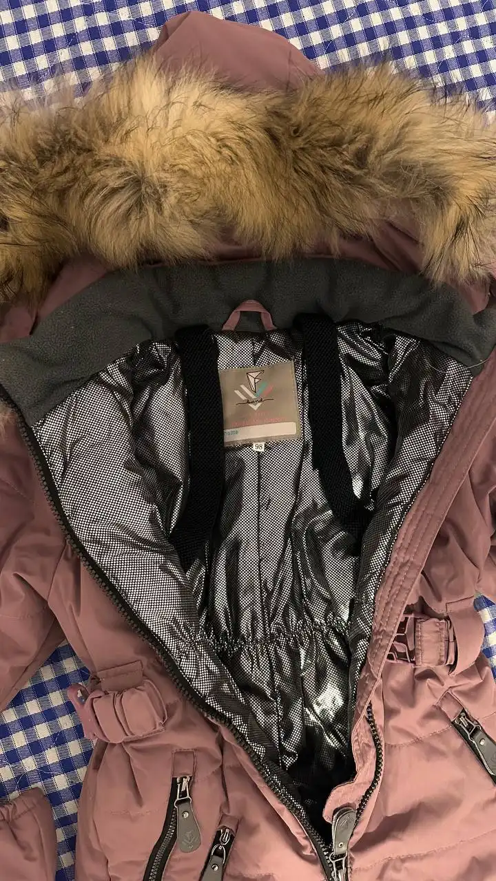 Продам зимний комбез на девочку