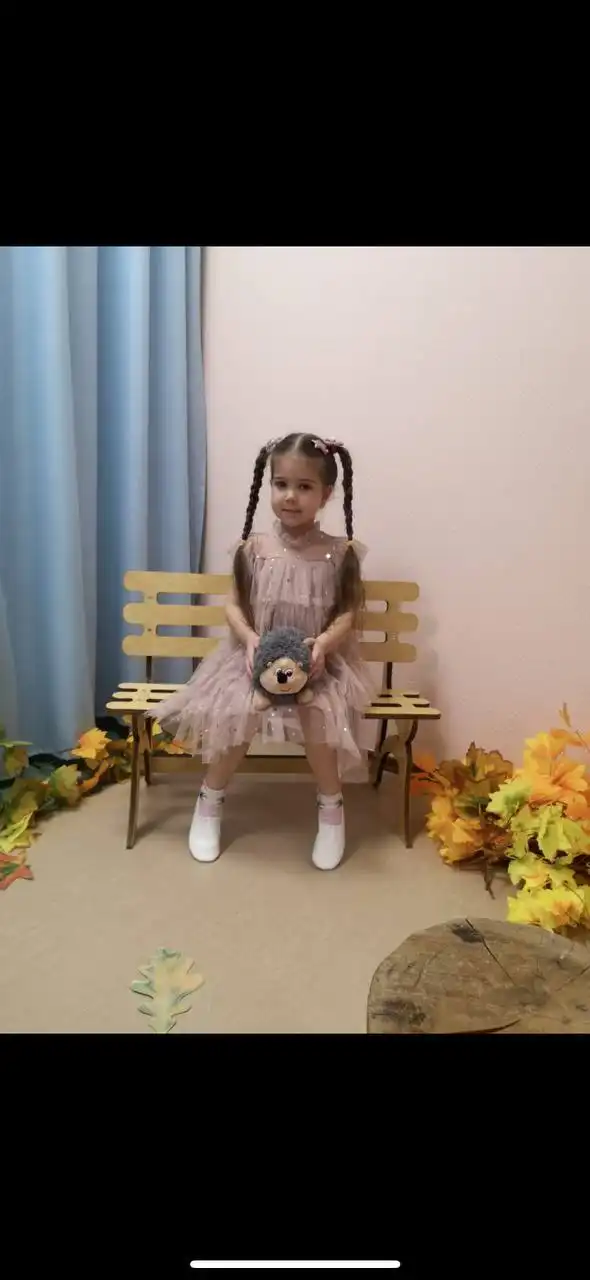 Продам платье с блестящими звездочками размер 110