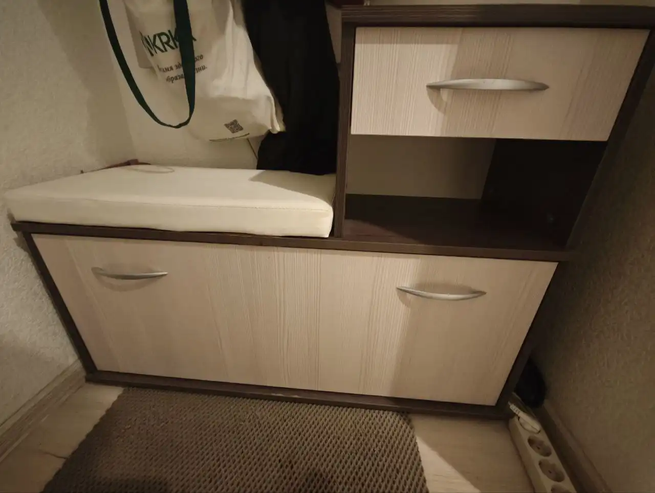 Продам обувницу с дефектами - Мебель (Для дома и дачи) в Балашиха