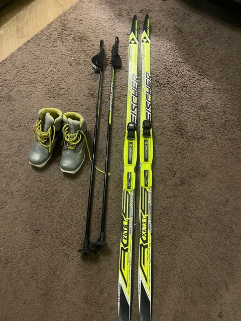 Детские лыжи Fischer 140 см с палками и ботинками - Садоводство в Балашиха