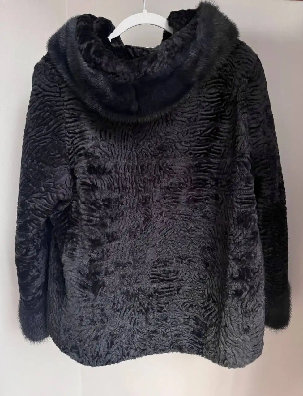 Продам шубу из каракульчи с капюшоном размер 52 (XL) - Верхняя одежда (Одежда) в Балашиха