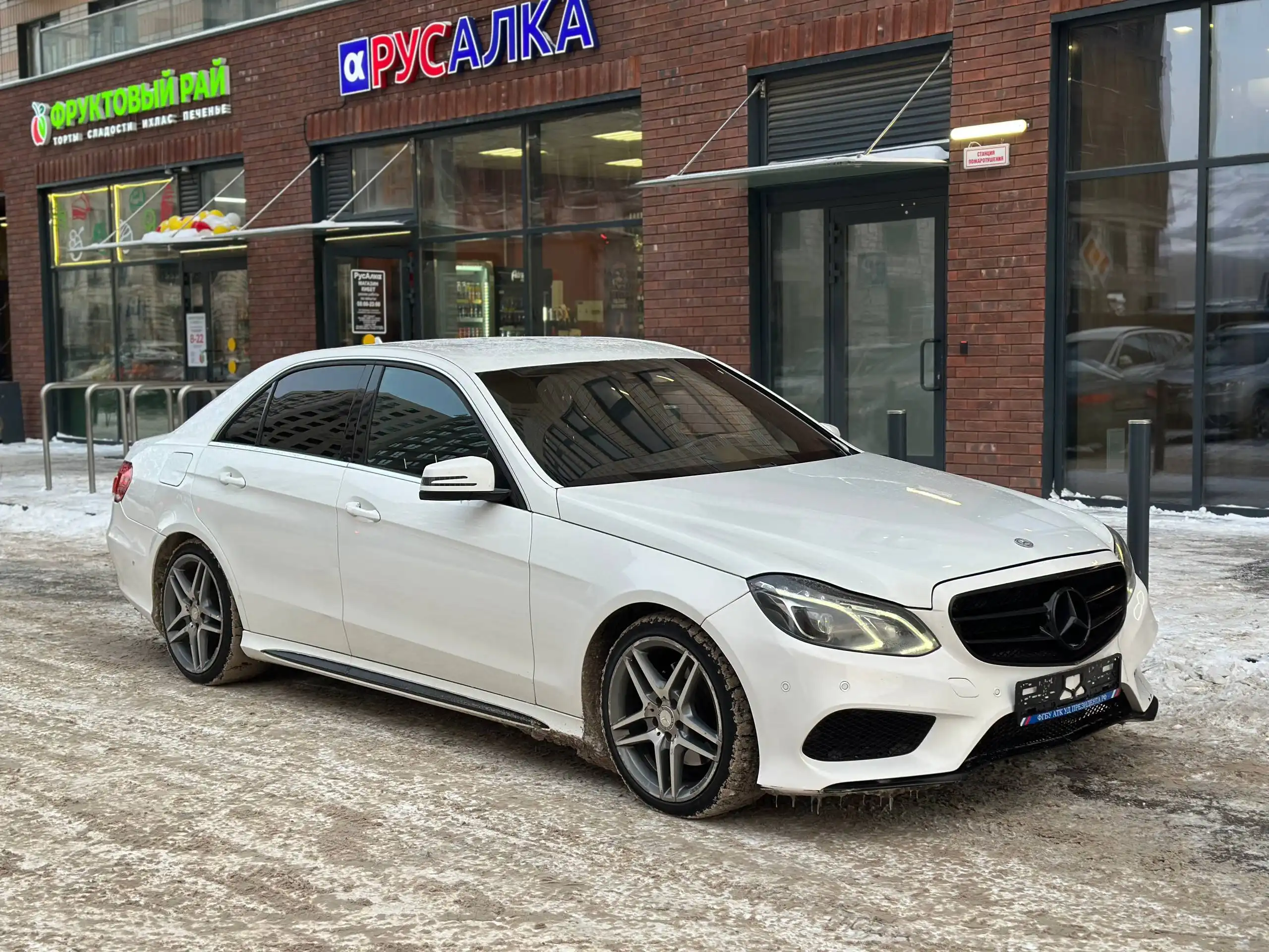 Продажа Mercedes W212 2013 года с рестайлингом и AMG пакетом
