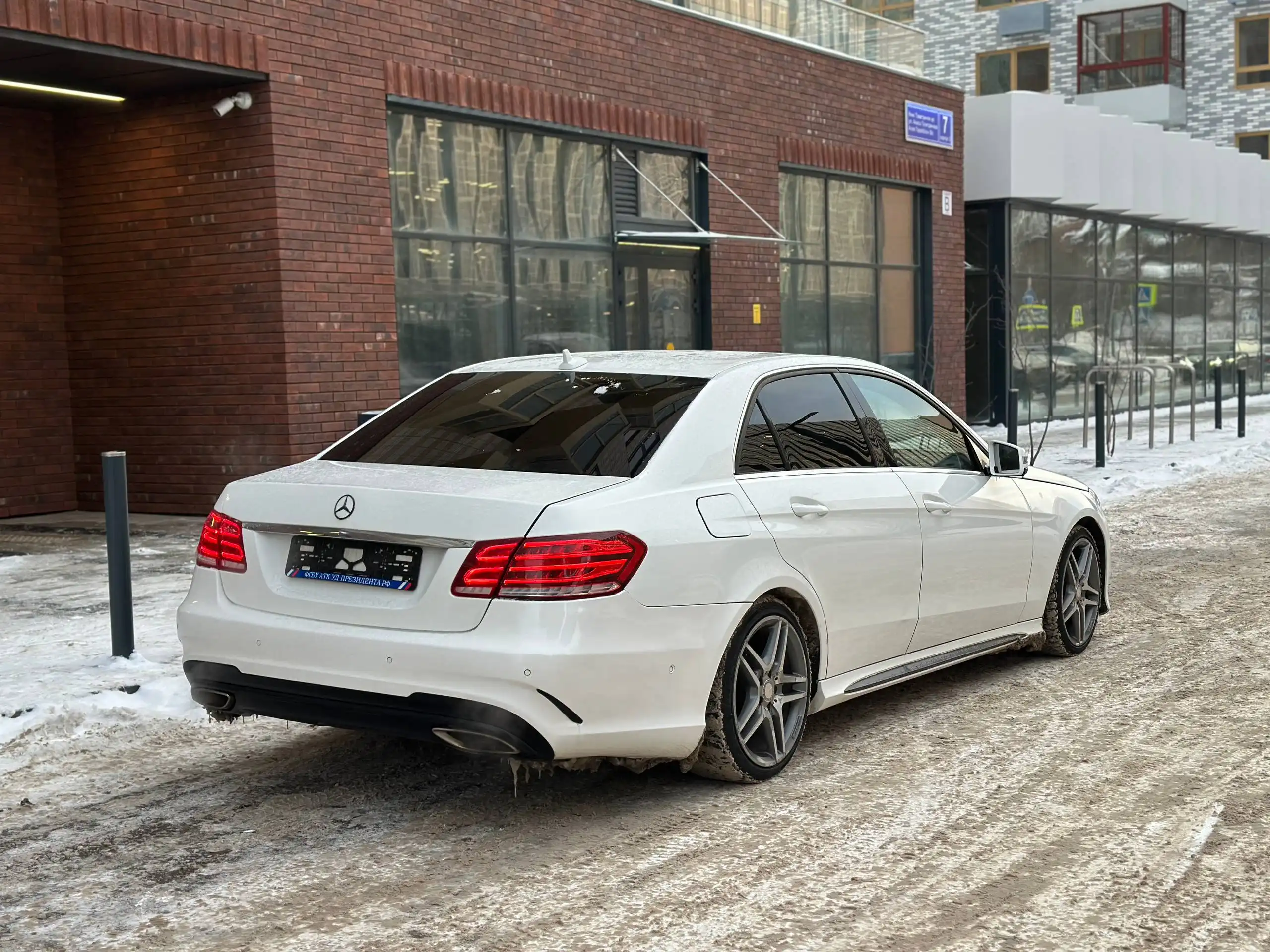 Продажа Mercedes W212 2013 года с рестайлингом и AMG пакетом