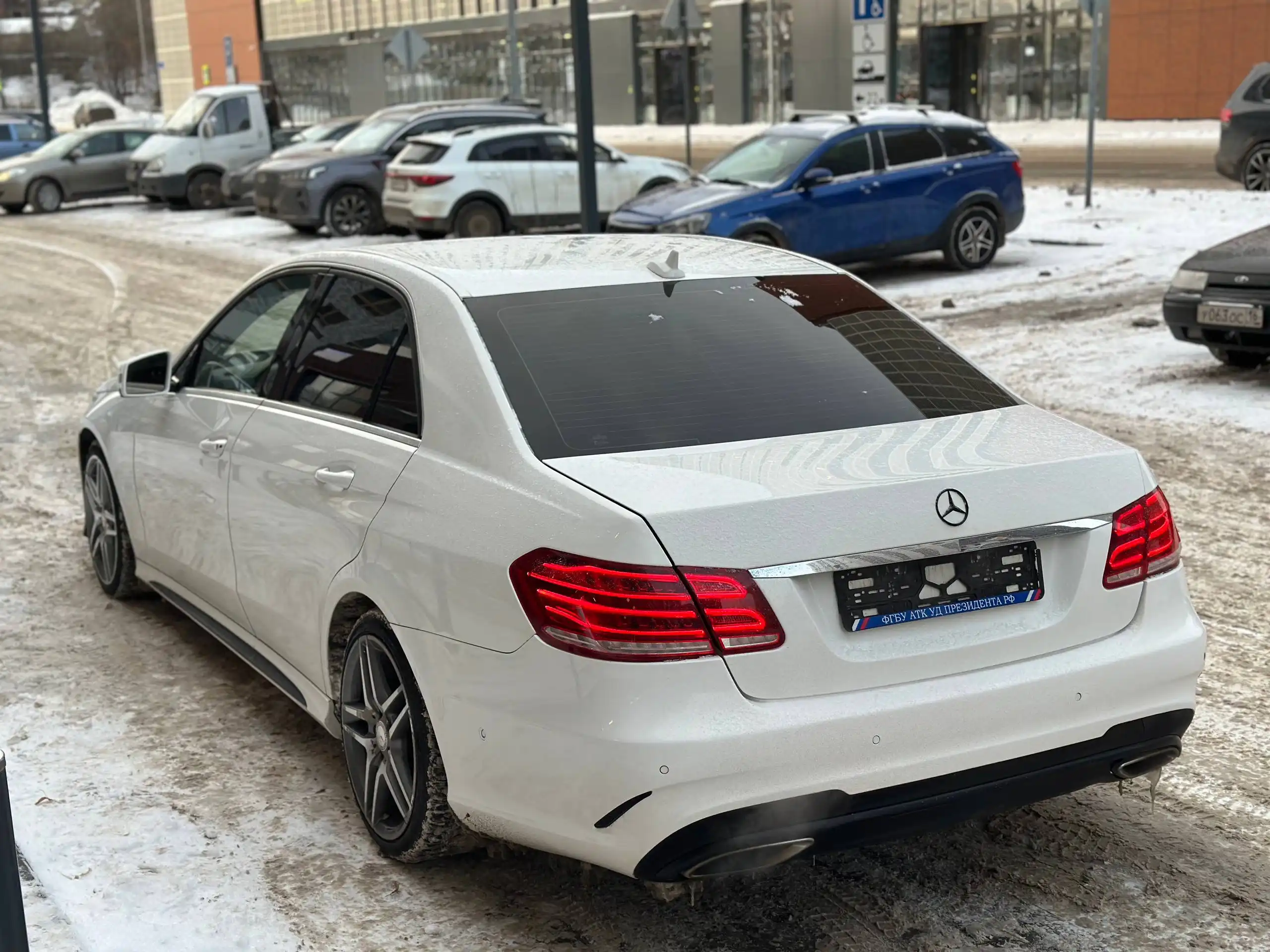 Продажа Mercedes W212 2013 года с рестайлингом и AMG пакетом