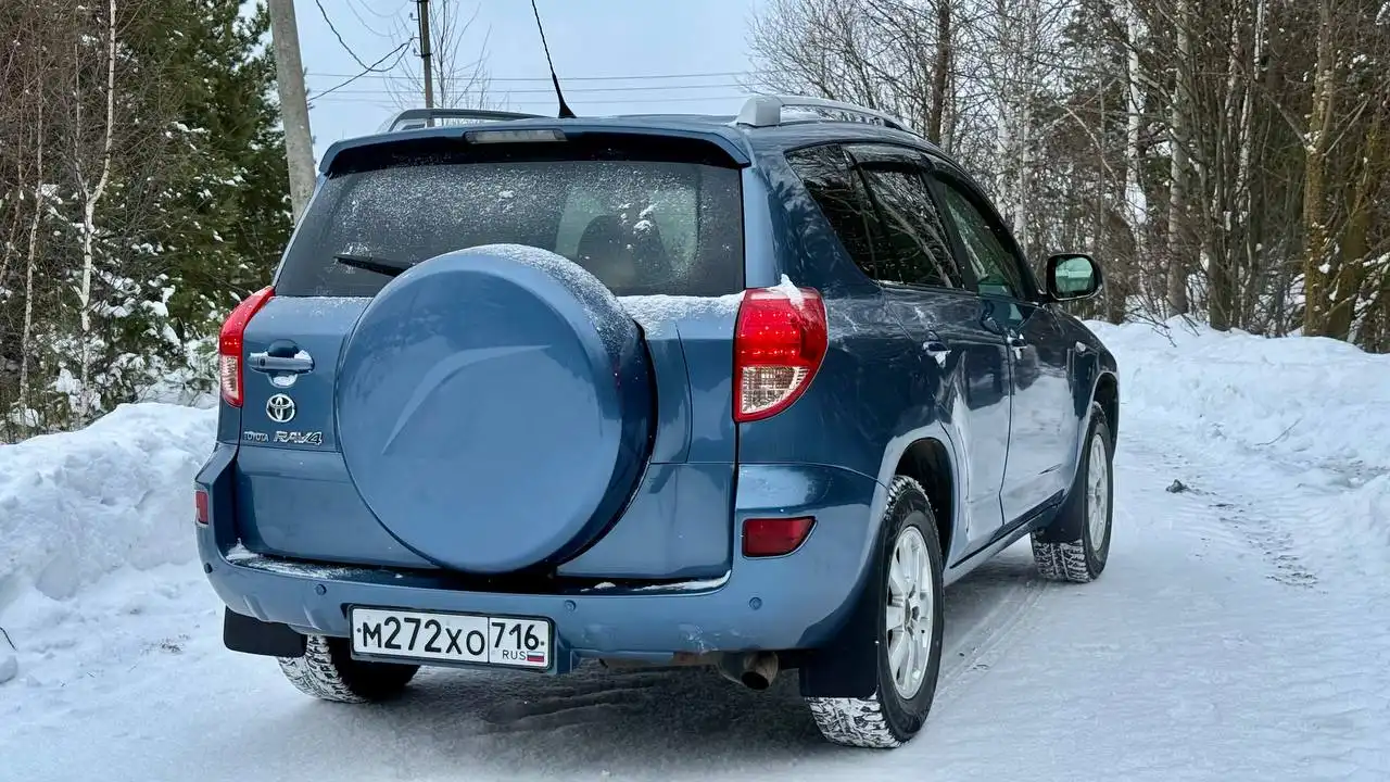 Продажа Toyota RAV4 2007 года, 2 литра, зеленая автотека - Легковые автомобили (Авто) в Казань