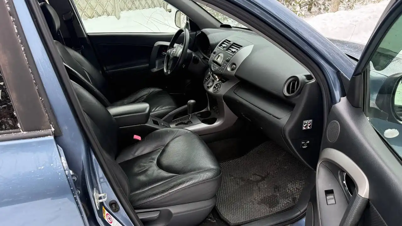 Продажа Toyota RAV4 2007 года, 2 литра, зеленая автотека - Легковые автомобили (Авто) в Казань