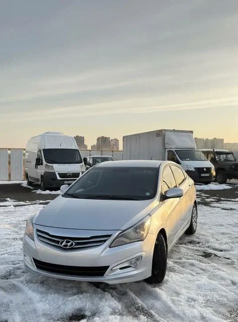 Hyundai Solaris 2016 1.4 автомат - Автобусы в Краснодар