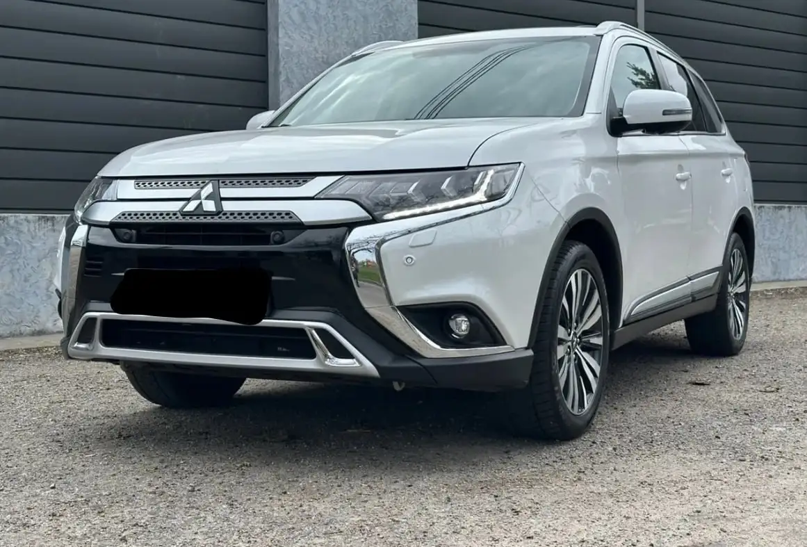 Mitsubishi Outlander 2019 Ultimate 4WD 7 мест - Внедорожники/кроссоверы (Авто) в Екатеринбург