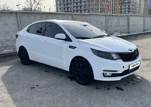 Продажа Kia Rio 2013 года в Екатеринбурге - Электромобили в Екатеринбург