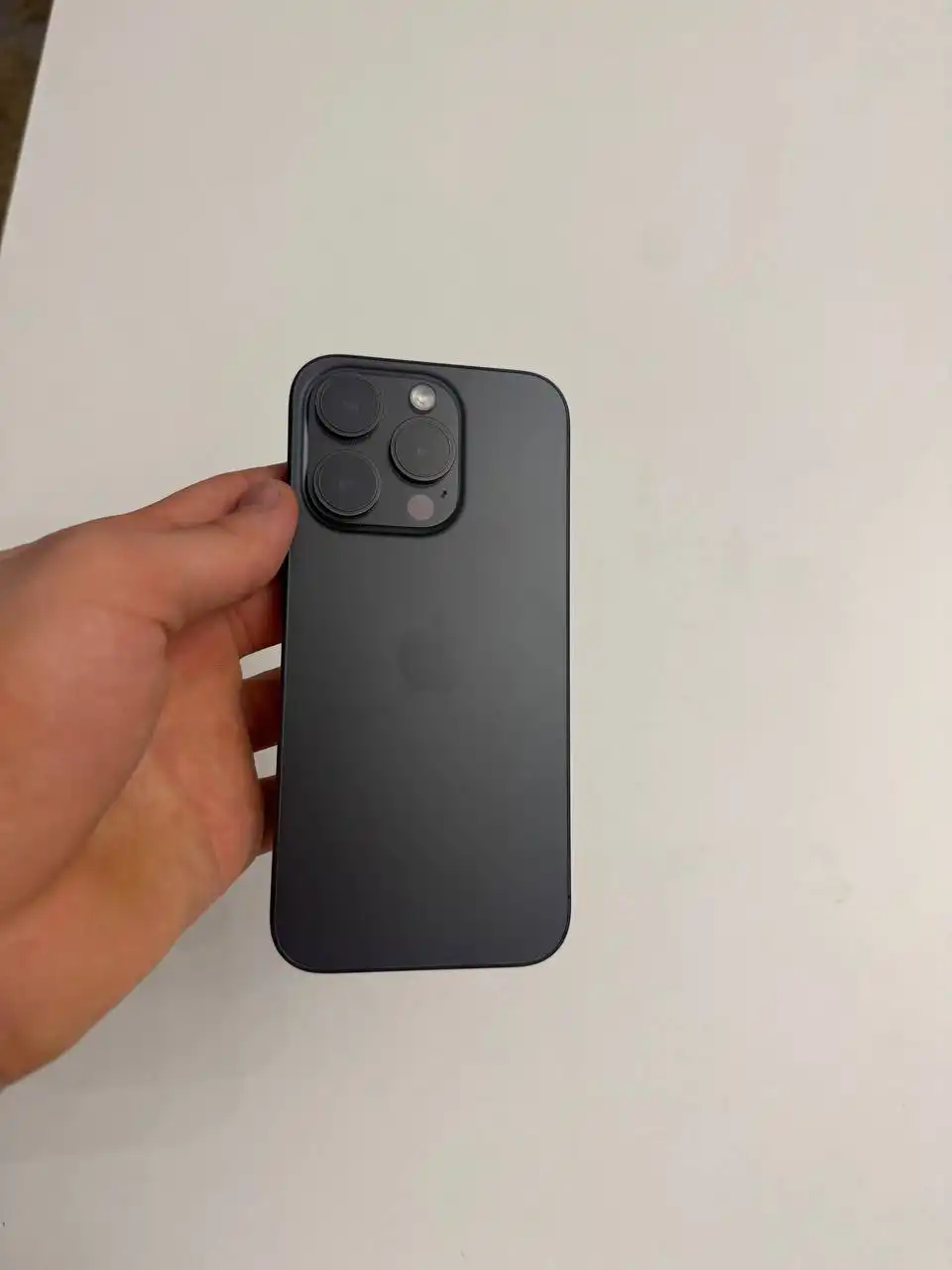 iPhone 15 Pro 128 ГБ в идеальном состоянии