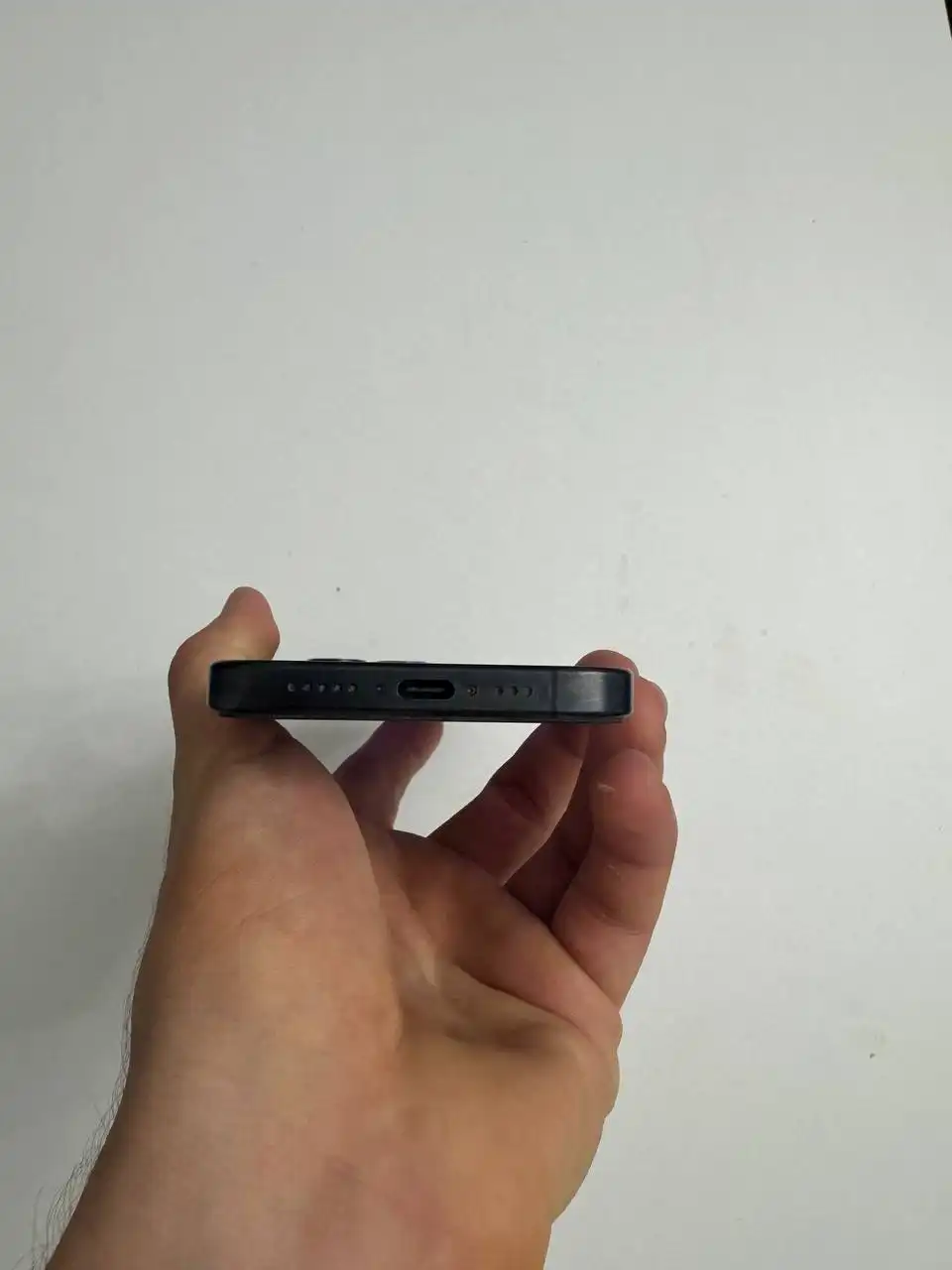 iPhone 15 Pro 128 ГБ в идеальном состоянии