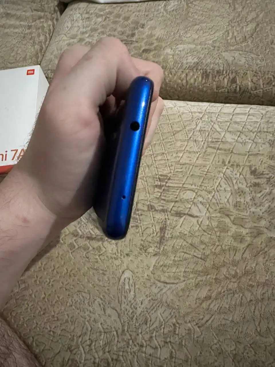 Телефон в отличном состоянии с коробкой