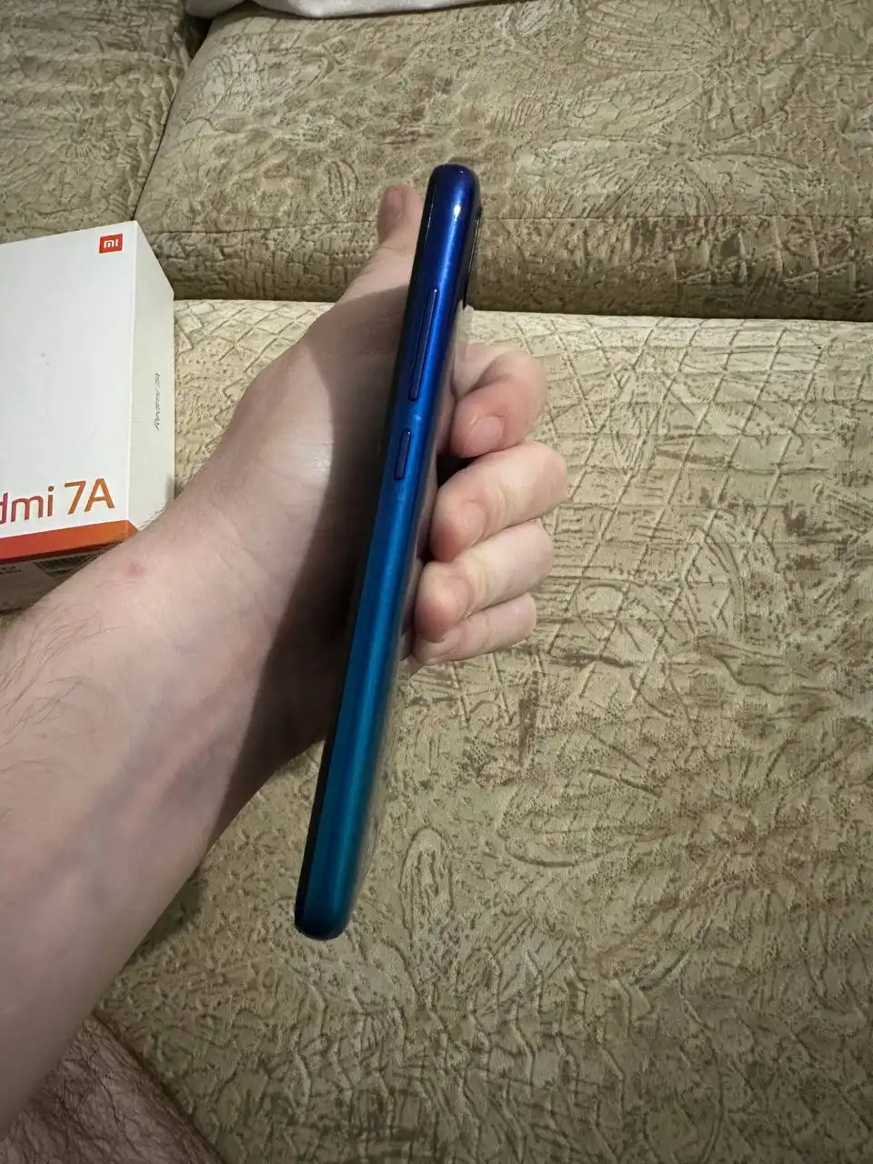 Телефон в отличном состоянии с коробкой