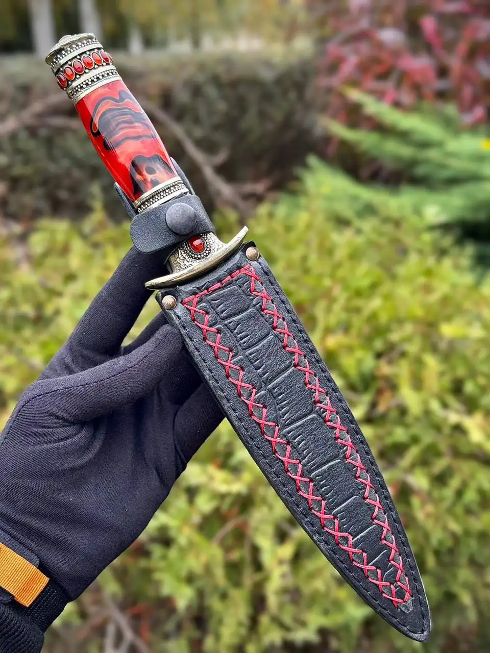 Нож из никелированного дамаска с натуральной кожей