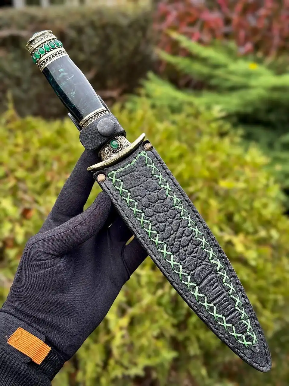 Нож из никелированного дамаска с натуральной кожей