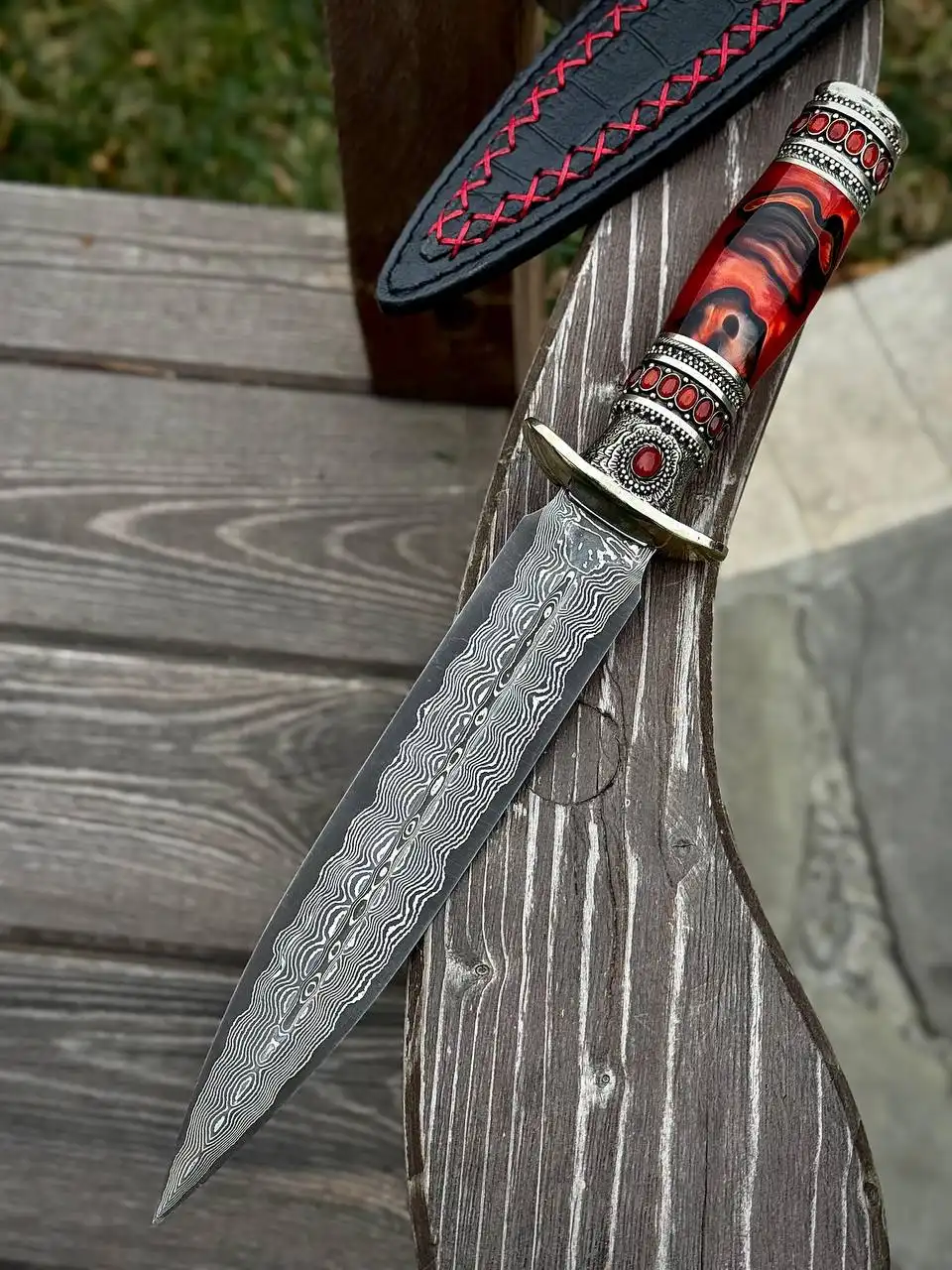 Нож из никелированного дамаска с натуральной кожей