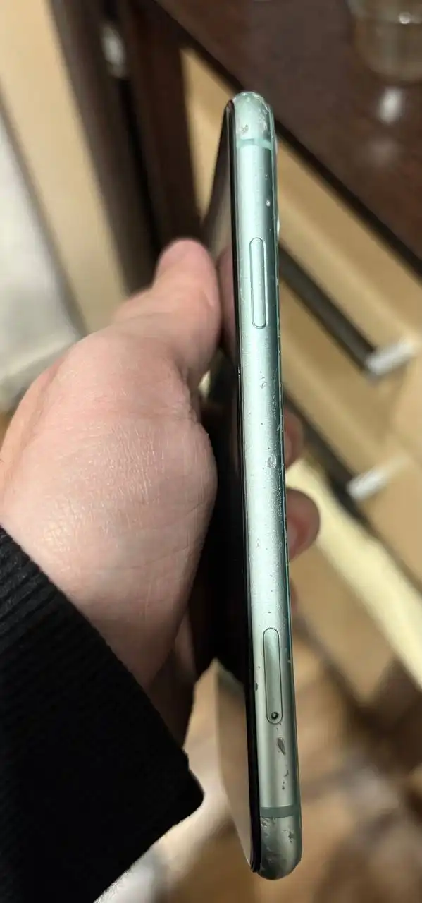 Айфон 11 64 ГБ с заменой АКБ и экрана