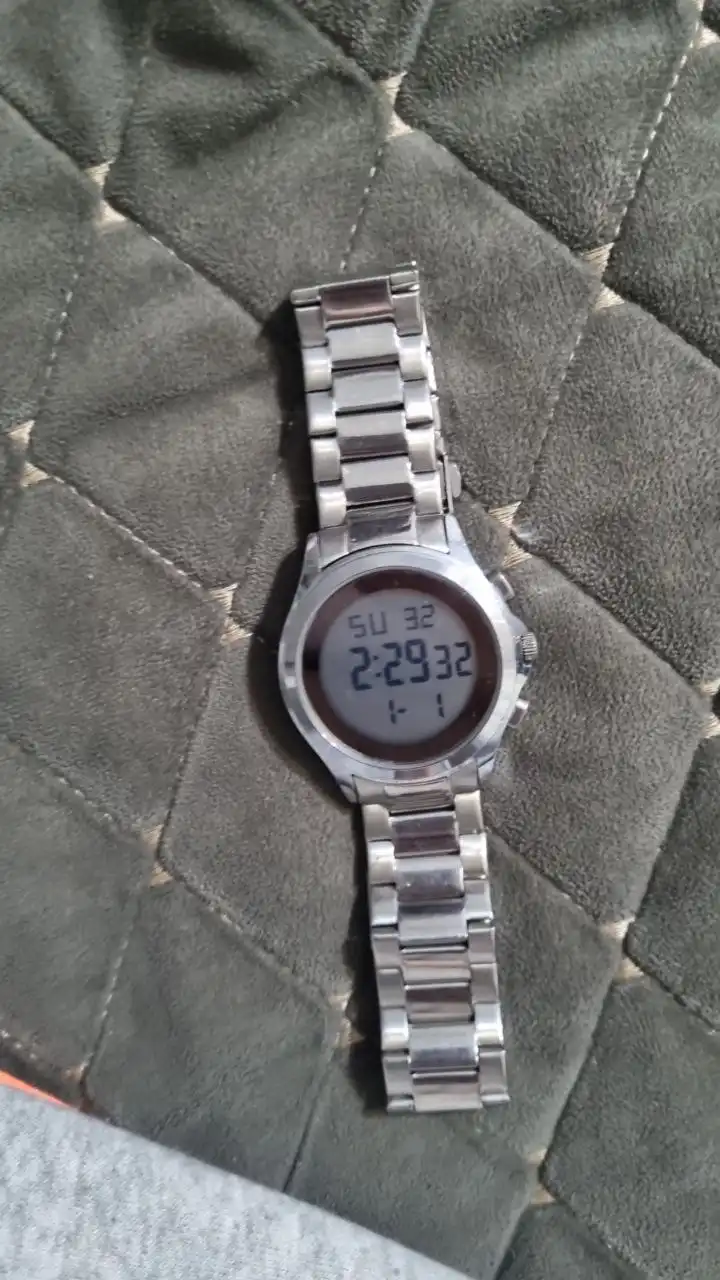 Часы новые без царапин в Махачкале - Часы (Барахолка) в Махачкала