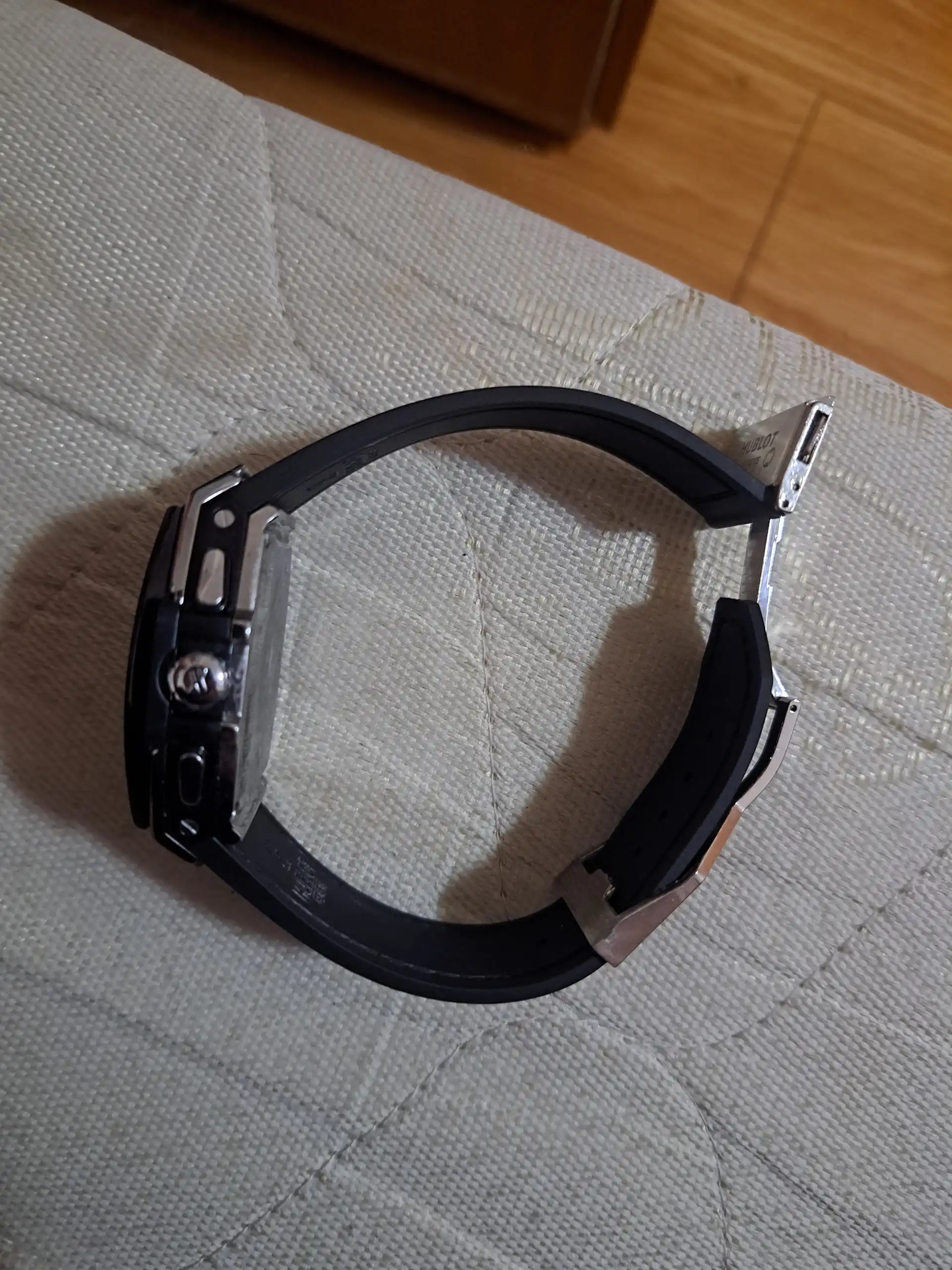 Продам новые практически часы - Часы (Барахолка) в Махачкала