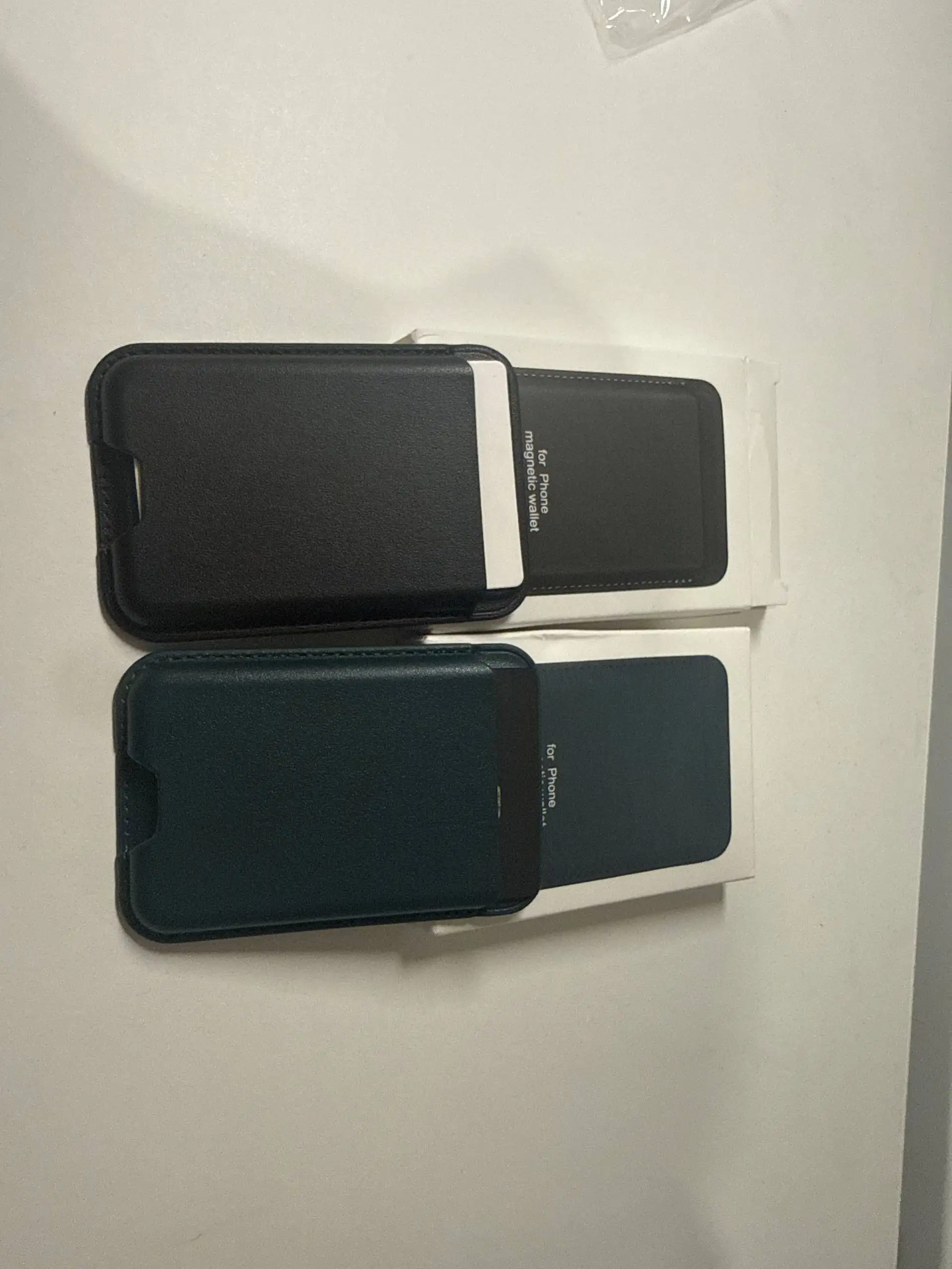 Продам два картхолдера - Барахолка в Махачкала