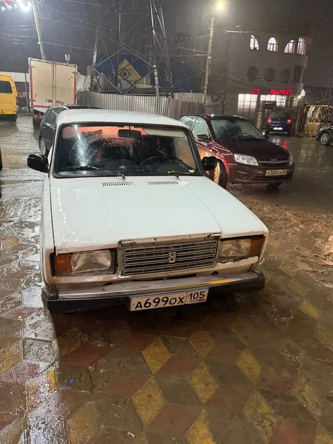 ВАЗ 2107 2009 г.в. инжектор, на ходу, требует ремонта - частное объявление в Махачкала