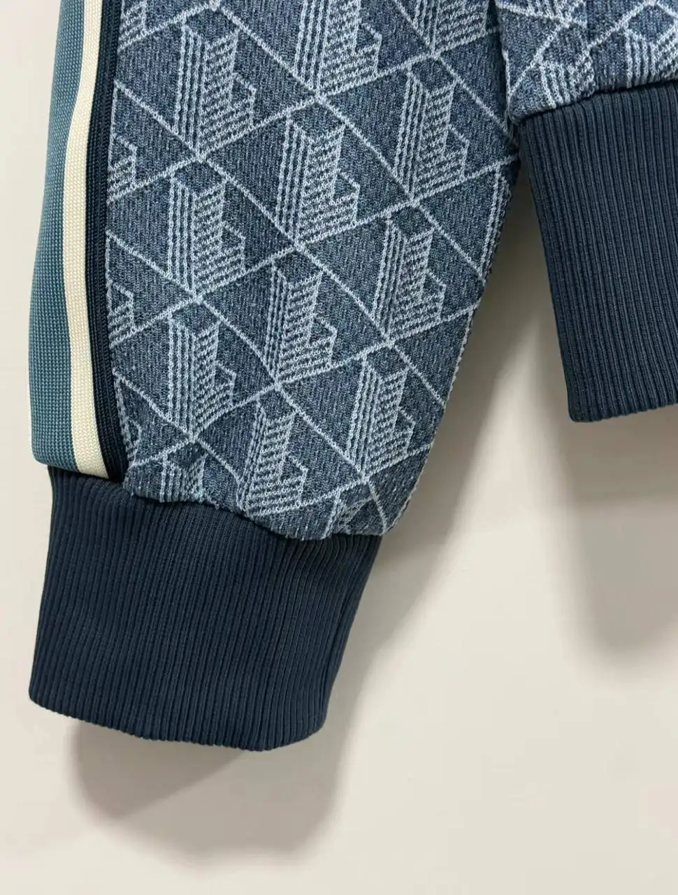 Футболка Lacoste Monogram размер S новая с биркой - Футболки (Одежда) в Махачкала