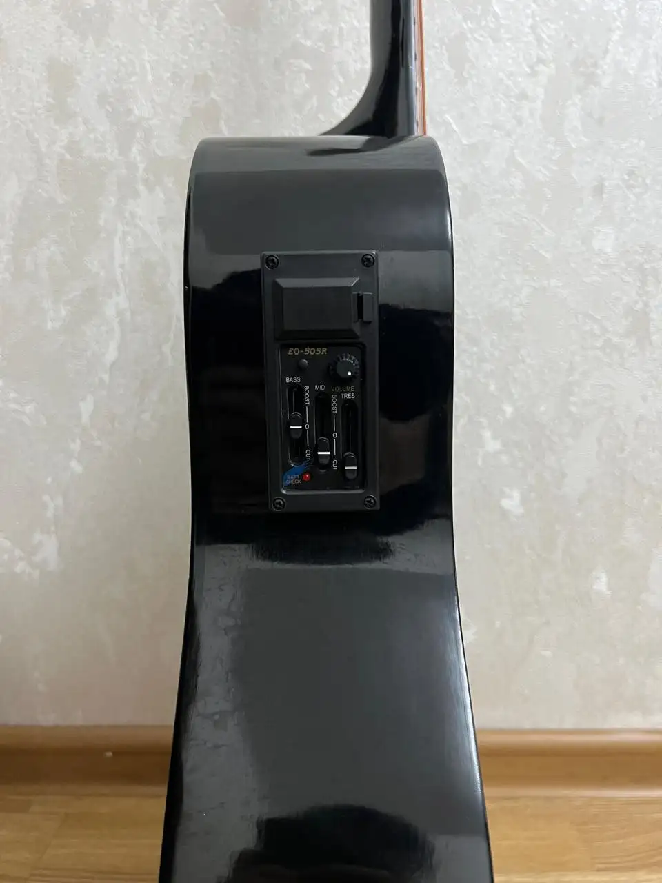 Продам электроакустическую гитару - Музыкальные инструменты (Электроника) в Махачкала