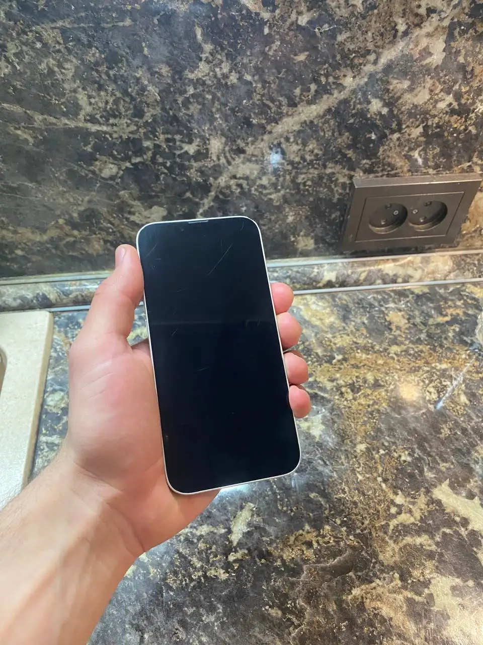 iPhone 13 128GB с треснувшей линзой камеры - Смартфоны (Электроника) в Махачкала