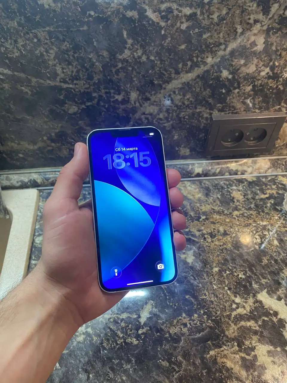 iPhone 13 128GB с треснувшей линзой камеры - Смартфоны (Электроника) в Махачкала