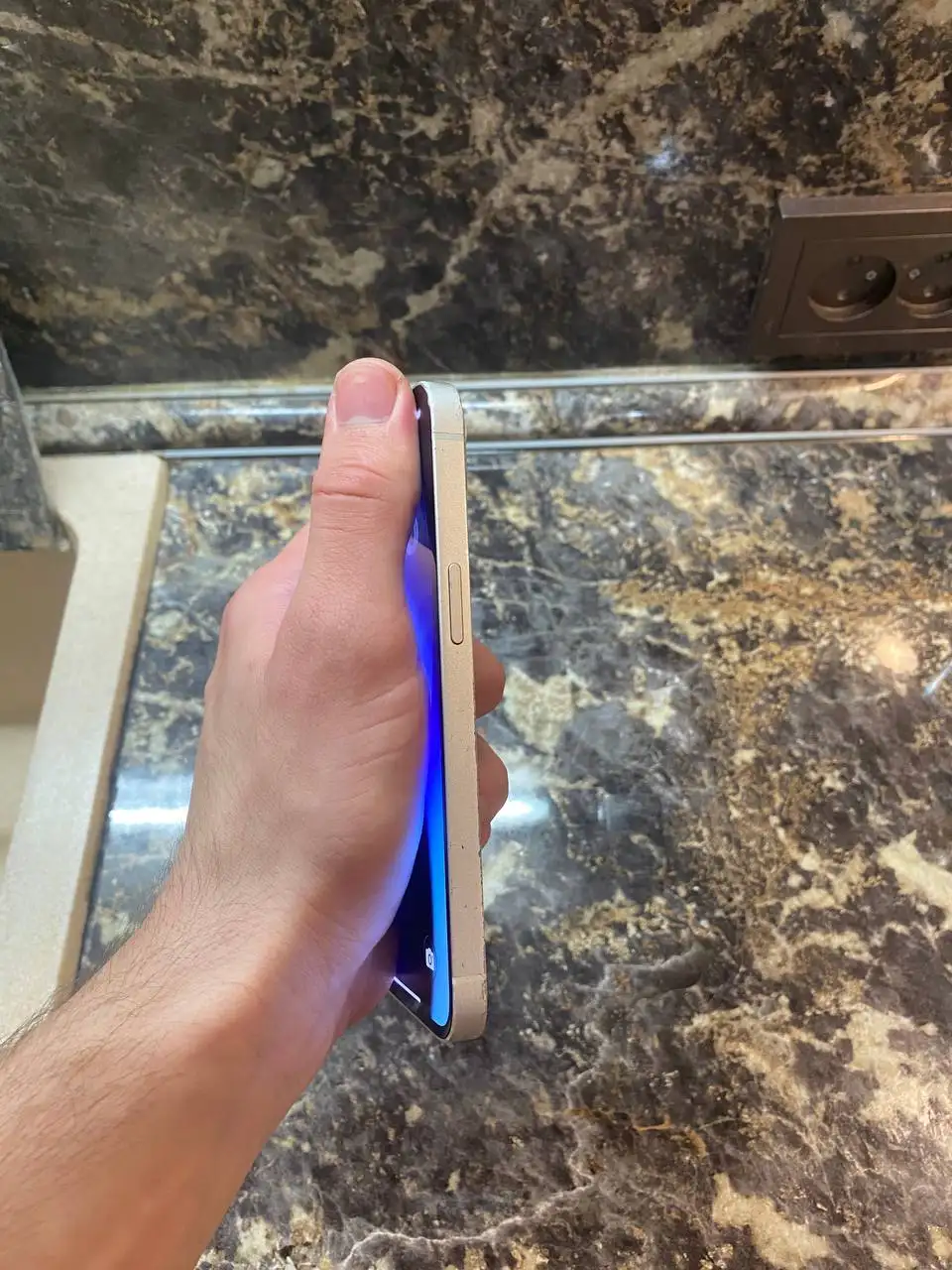 iPhone 13 128GB с треснувшей линзой камеры - Смартфоны (Электроника) в Махачкала