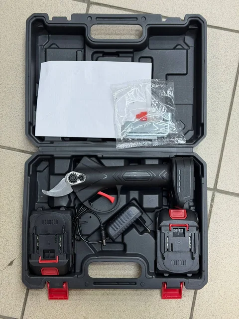 Секатор с аккумулятором и комплектующими - Оружие и аксессуары в Махачкала