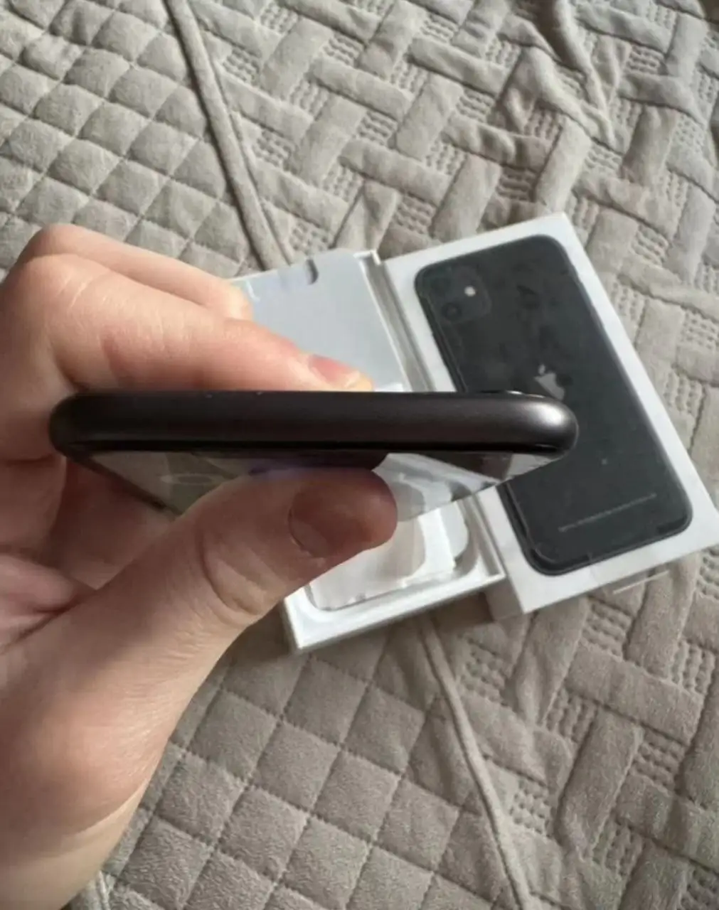 iPhone 11 64GB с eSIM - Мобильные телефоны (Электроника) в Махачкала