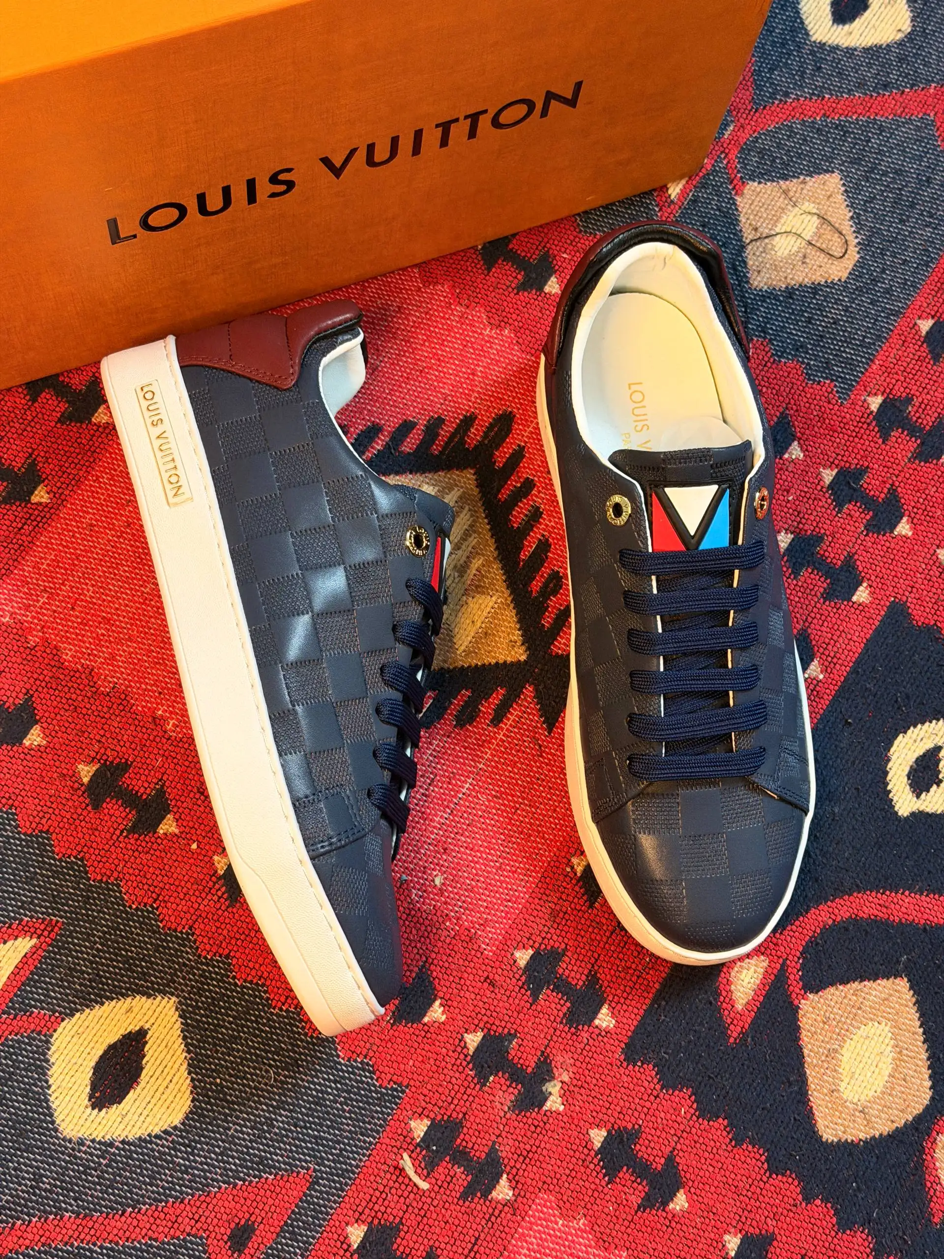 Продажа LOUIS VUITTON - Барахолка в Махачкала