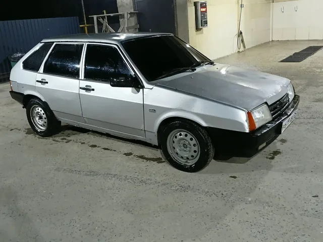 Автомобиль 2003 года с механической КПП - Шины и диски в Махачкала