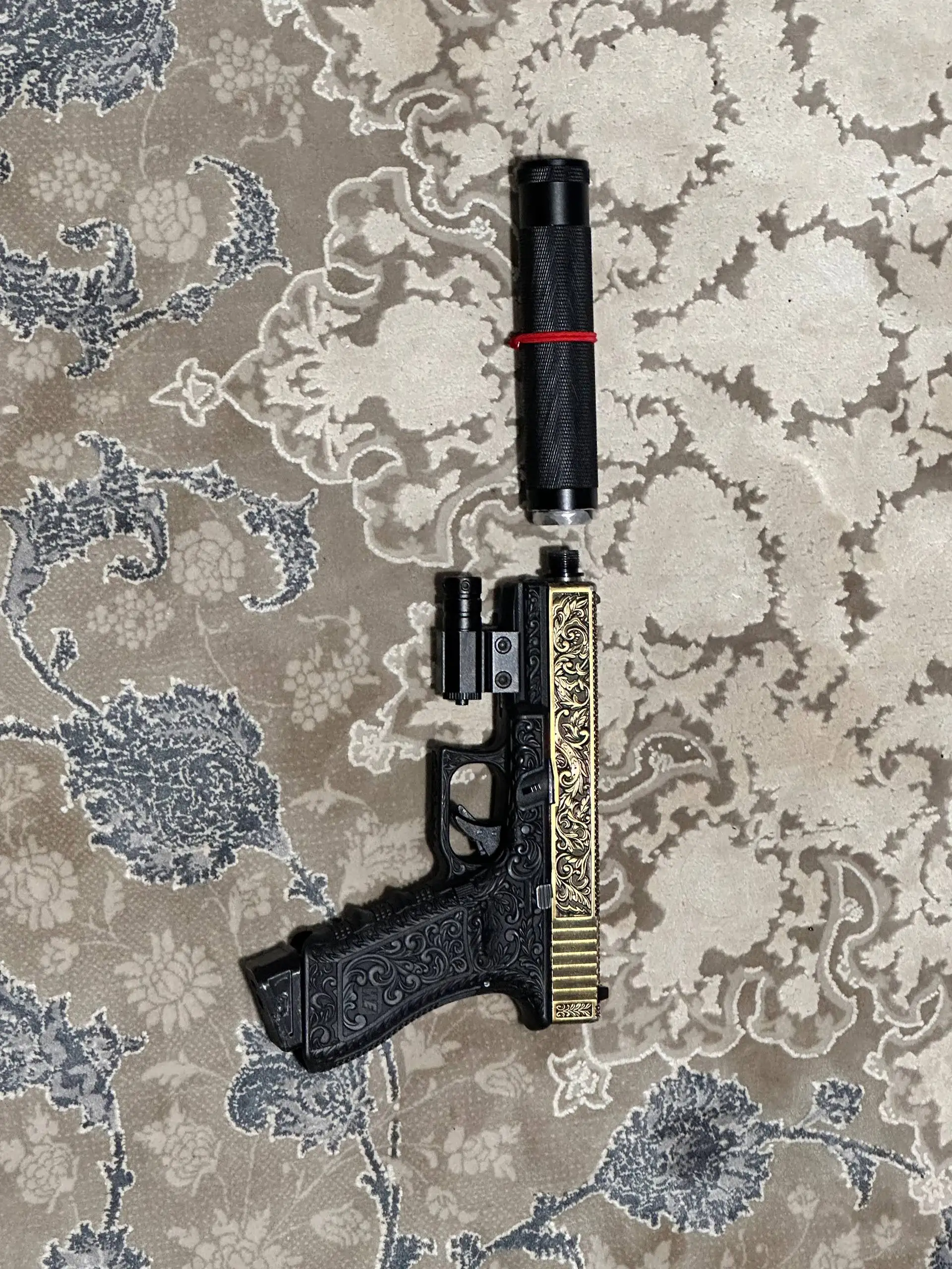 Продаю страйкбольный Glock-17 WE - Барахолка в Махачкала