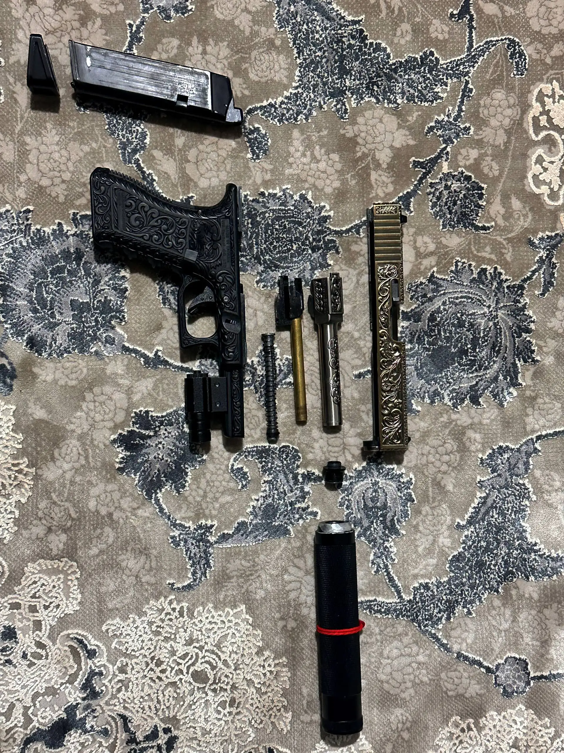 Продаю страйкбольный Glock-17 WE - Барахолка в Махачкала