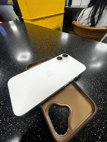 iPhone 16 128GB б/у - Наушники в Махачкала