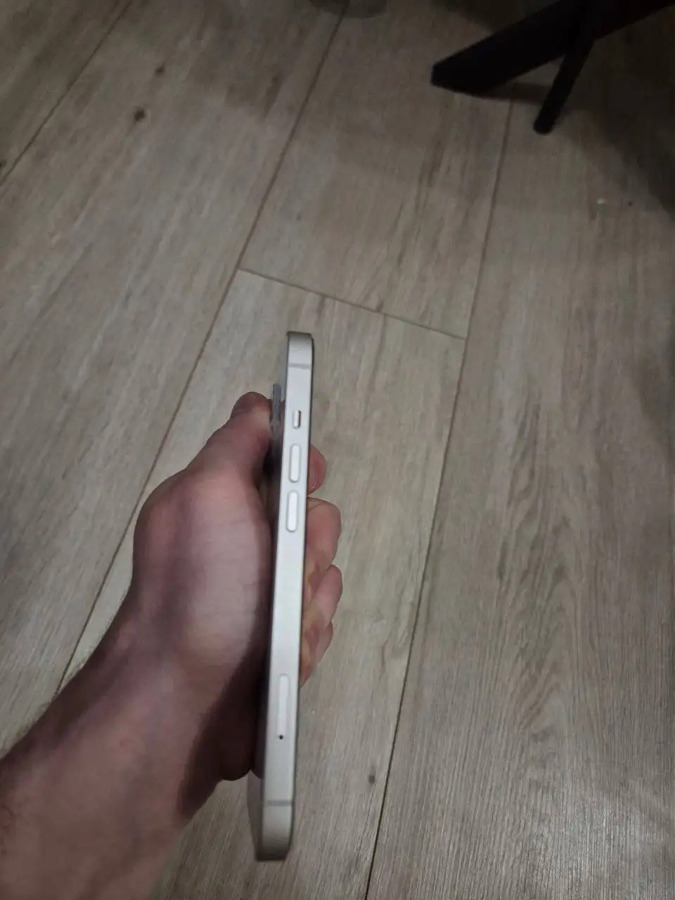 iPhone 13 128GB с треснутой задней крышкой - Смартфоны и аксессуары (Электроника) в Махачкала