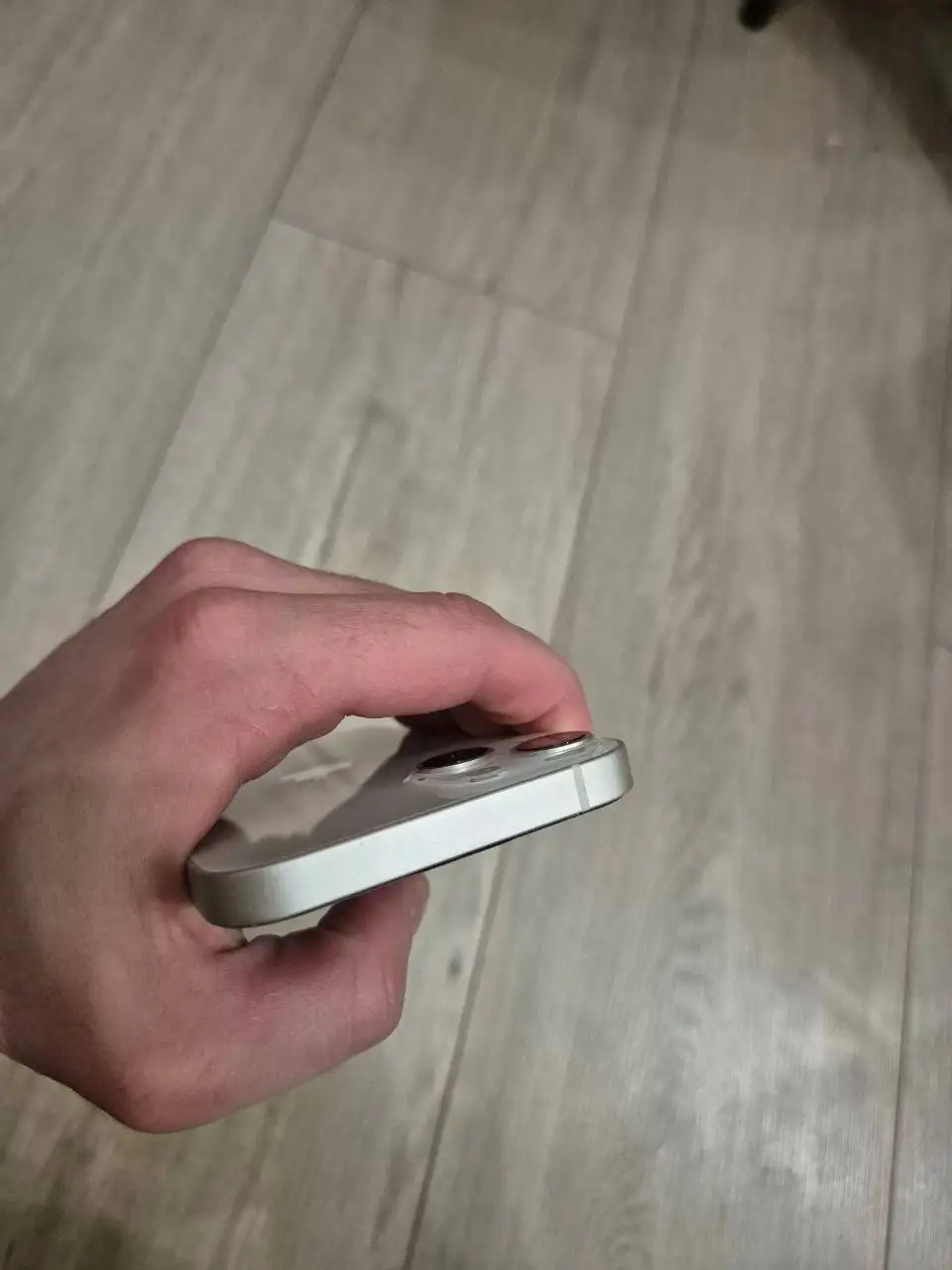 iPhone 13 128GB с треснутой задней крышкой - Смартфоны и аксессуары (Электроника) в Махачкала
