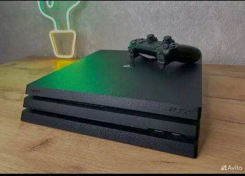 Продам PlayStation 4 Pro 1TB CUH-7200 - Наушники в Махачкала